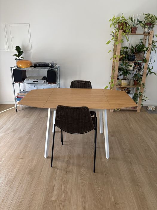 Conjunto Mesa + 2 Cadeiras