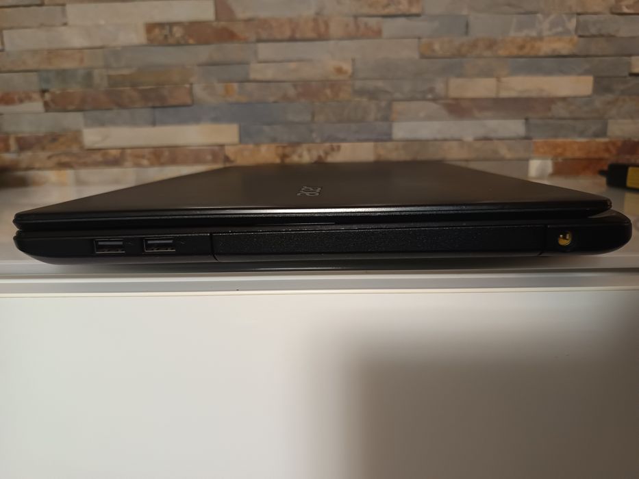 Portátil Acer / Gráfica 1GB / 8GB RAM / SSD 120GB