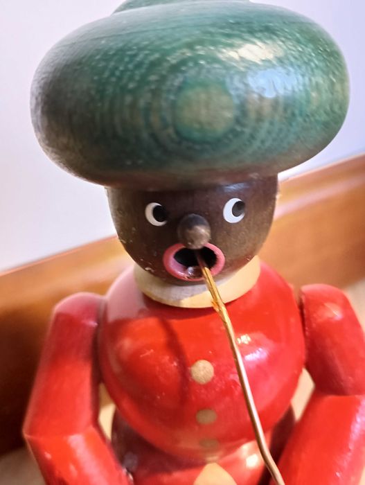 Drewniana figurka na kadzidełko tzw. dziadka palacza - Sułtan