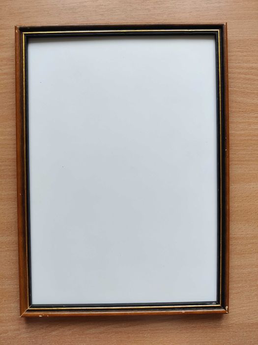 Продам деревянную рамку для фотографии, формат А4. Б/У