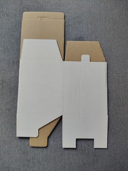 Kartonik, pudełko na kubek z okienkiem,białe.