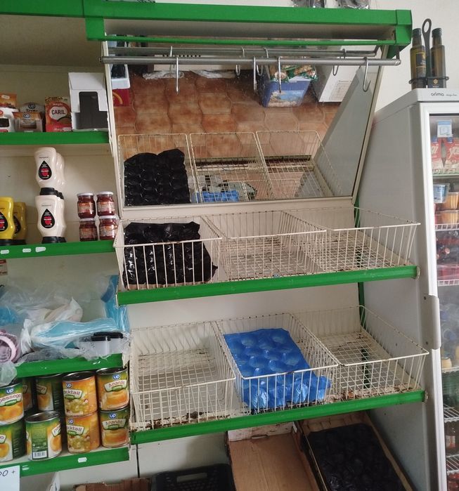 Prateleiras metálicas de comércio