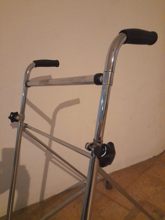 Andarilho para adulto