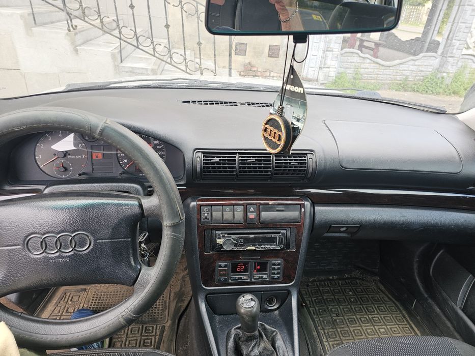 автомобіль audi a4b5