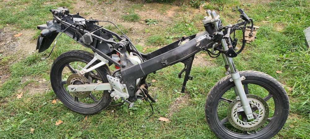 Honda cbr 125 lagi koło rama