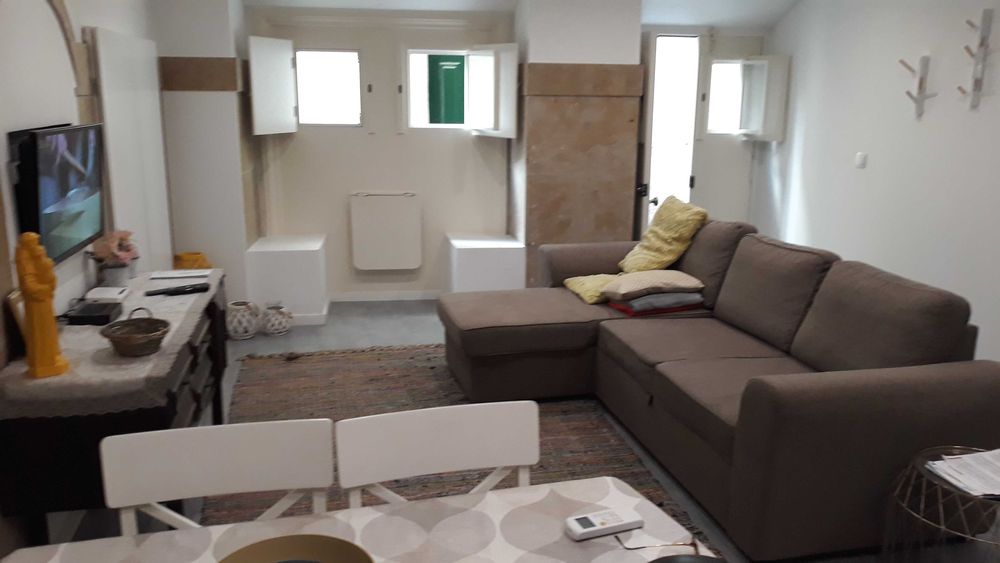 Quarto com WC Privado. Metro Chiado Lisboa, Caução.