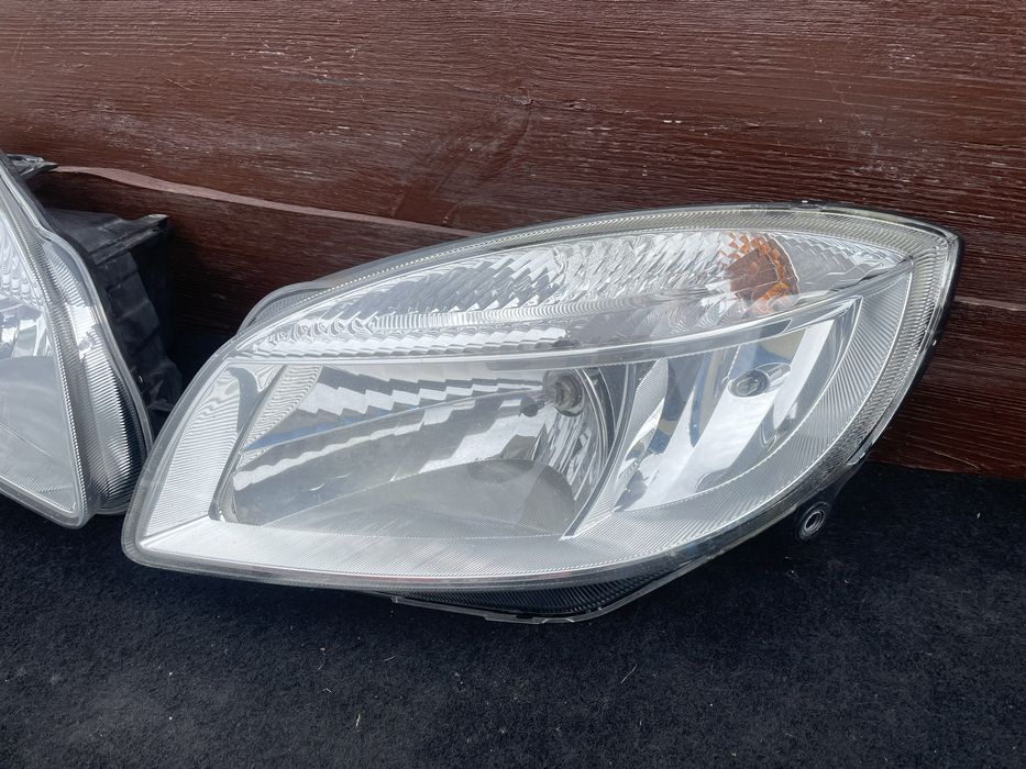 Фари, фара, ліхтарі передні Skoda Fabia 2 Roomster Шкода Фабія 2