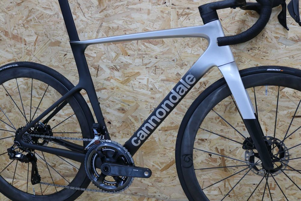 Bicicleta topo de gama Cannondale SuperSix Gen4 EVO Hi-Mod - 5.8KG!
