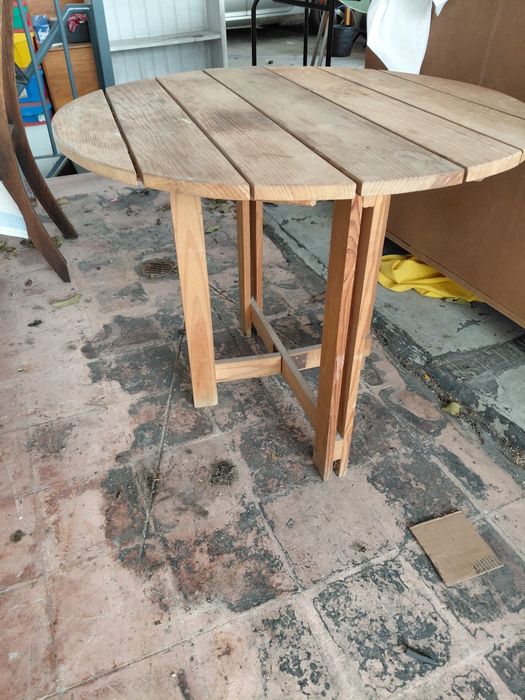 Mesa de madrira de ripas