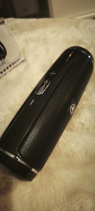 Coluna sem fios portátil.