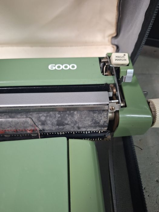 Máquina de escrever Messa 6000