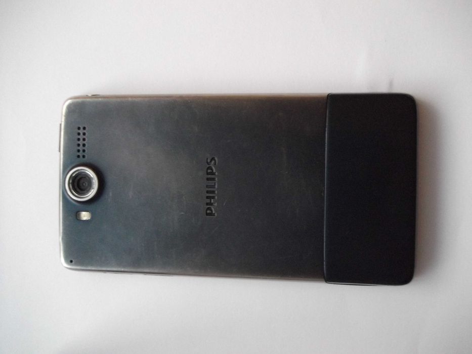 Смартфон Philips Xenium W737
