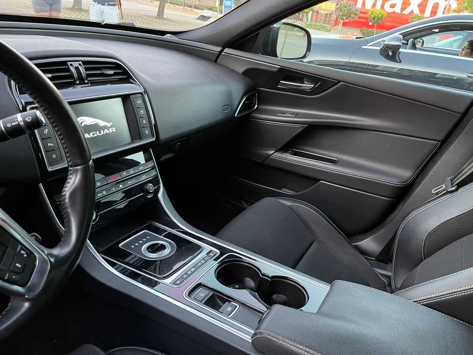 Jaguar XE 2.0D 180cv