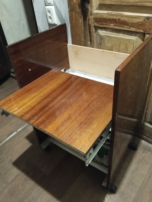 Продам прикроватный столик для пожилого человека