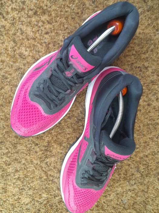 Жіночі бігові кросівки Asics Gel 40 розмір.