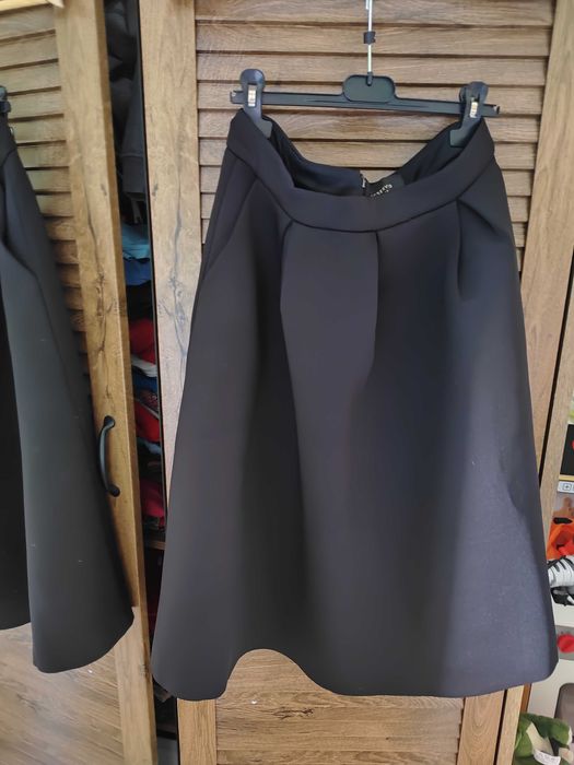 Spódnica czarna piankowa