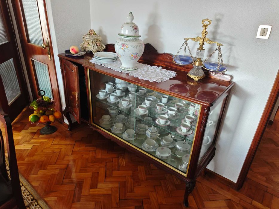 Cristaleira / Vidreira Clássica em Madeira (Disponível em 2 Tamanhos)