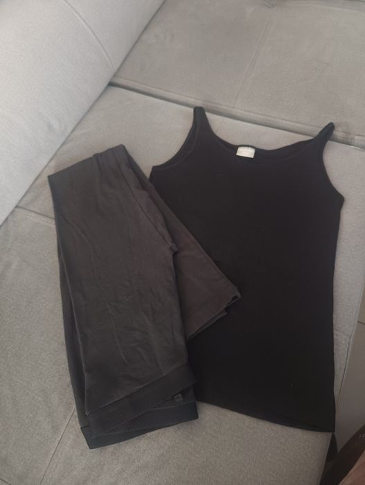 Czarny top na ramiączkach i legginsy 146-152