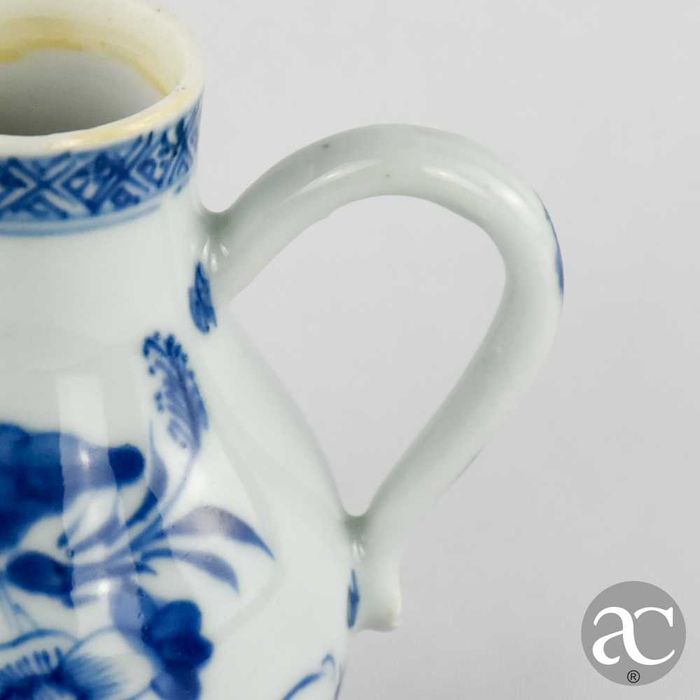 Leiteira porcelana da China, decoração floral, Qianlong séc. XVIII