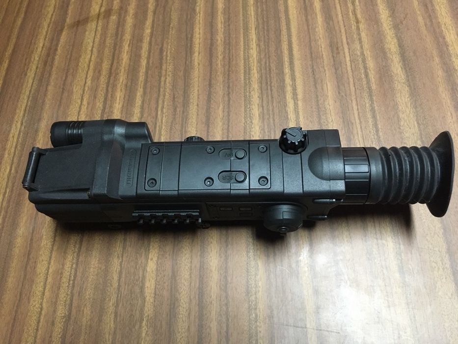 Mira nocturna Pulsar N 770 UA