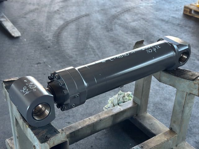 Nowy siłownik hydrauliczny L-1080 MM średnica cylindra 200 mm