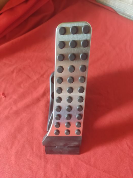 Мерседес Бенс педаль акселератора, газа.