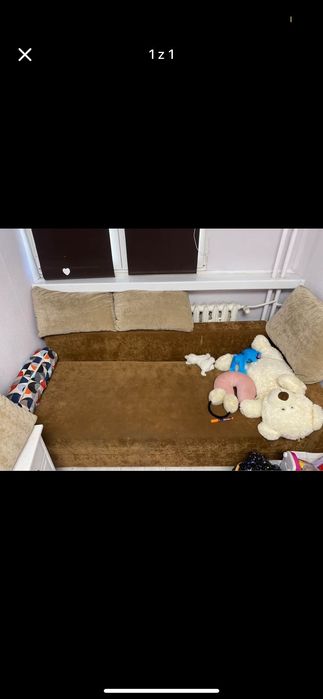 Meble (łóżko, fotel, szafa i stolik)