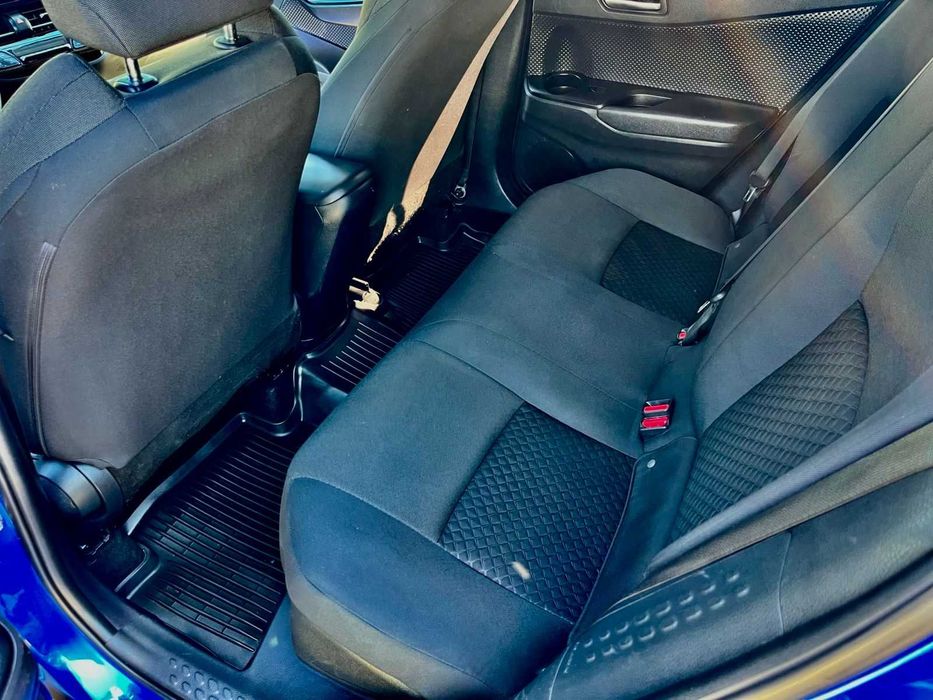 Продам авто Toyota CH-R