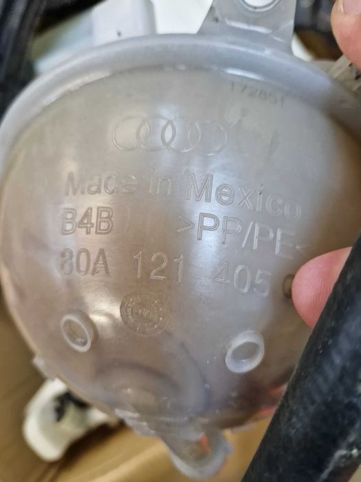 Бачки розширювача омивача до AudiQ7. Q5 2017-2024