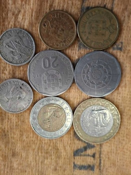 Lote de 220 moedas da República Portuguesa - anos 40, 50, 60 e outros (ver fotos)