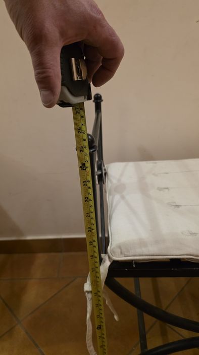 Banco com almofada em ferro