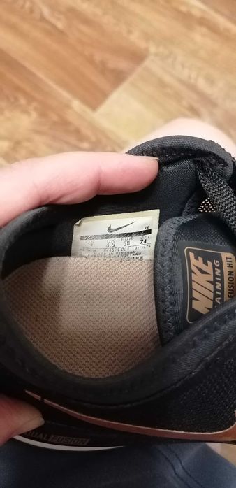 Продам Жіночі кросівки Nike