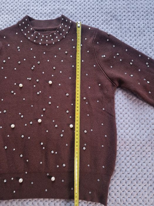 Sweter damski, zdobiony, rozm. S/M.