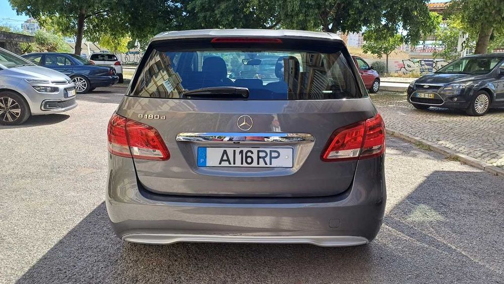 Mercedes-Benz B180