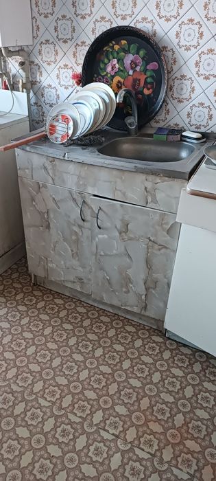 Тумбочка кухонна, з умивальником