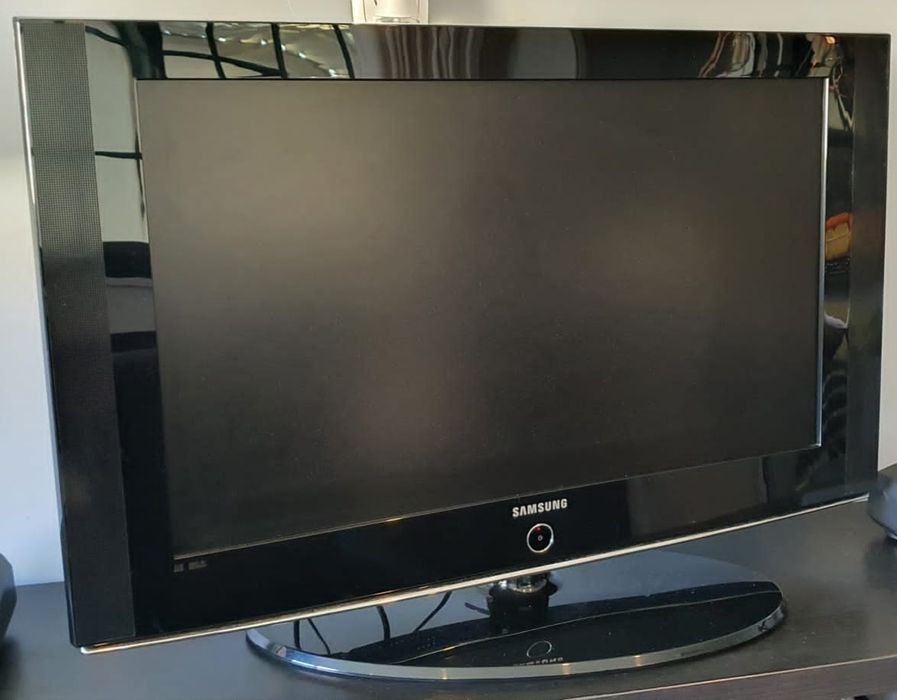 Samsung LCD 32"!