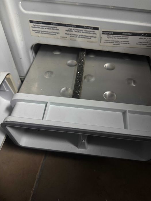 Máquina Secar de Condensação Indesit G 75 C