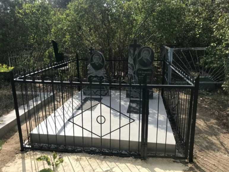 Покраска ограды. Фарбування огорожі