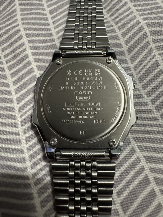 Zegarek srebrny Casio Illuminator bluetooth/licznik kroków