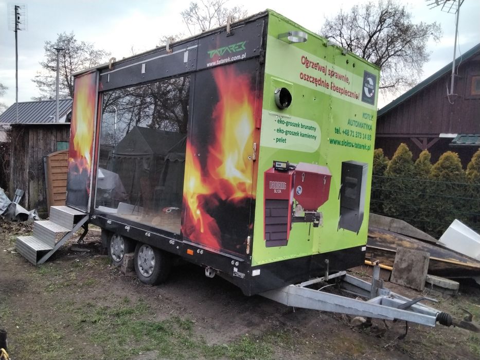 Przyczepa specjalna jako reklama, wystawa