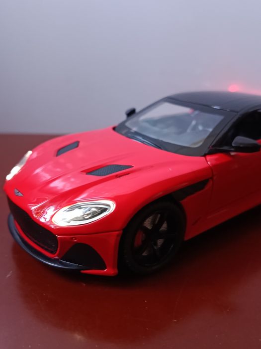 Модель Aston Martin DBS Superleggera 1/24