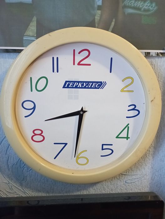 Продам часы настенные.