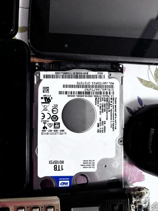 Graty z szafy telefony, tablety dysk elektronika