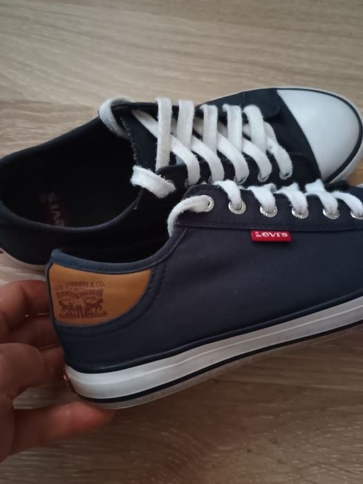 Жіночі фірмові кеди Levi's, оригінал, 39 розмір, устілка 25 см