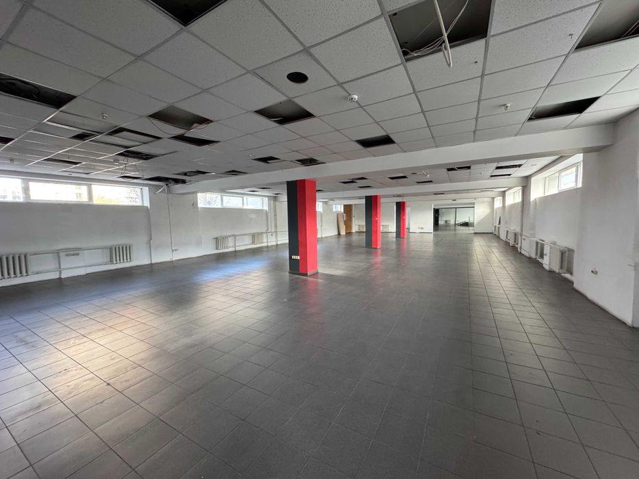 Приміщення під офіс/магазин в центрі