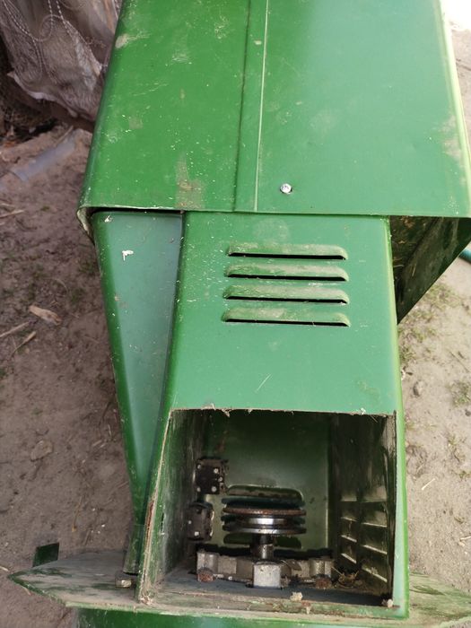 Бункер зернодообілки