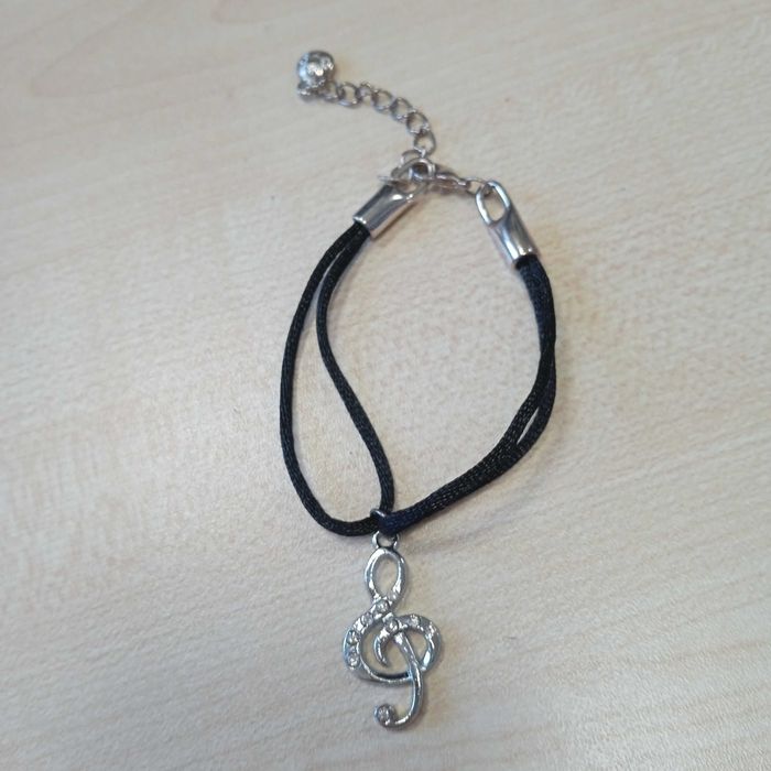 Bransoletka na sznurku