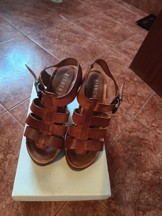 Sandálias como novas
