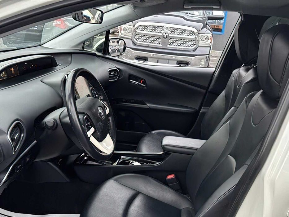 Toyota Prius Prime Premium      2019