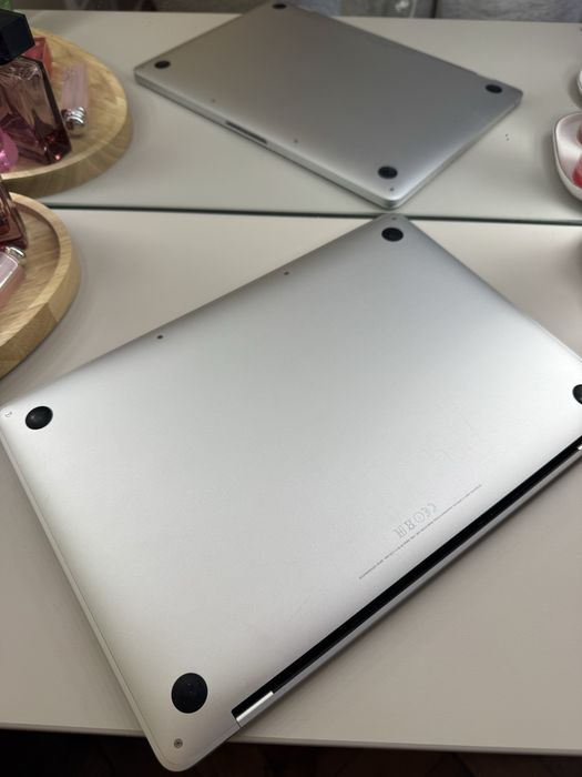Macbook pro 13 2017 8/256